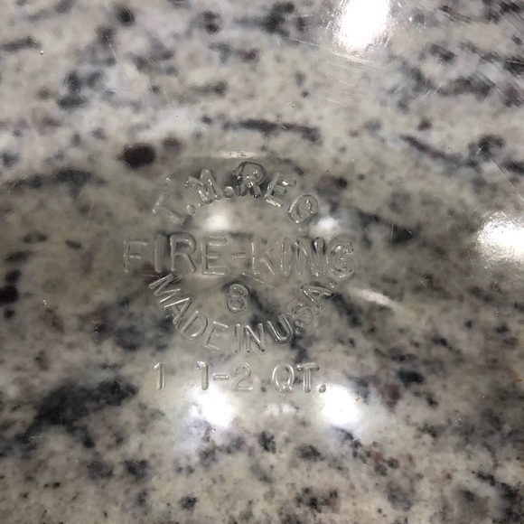 vintage glass Fire King 1.5 quart casserole baking dish - Picture 3 of 6
